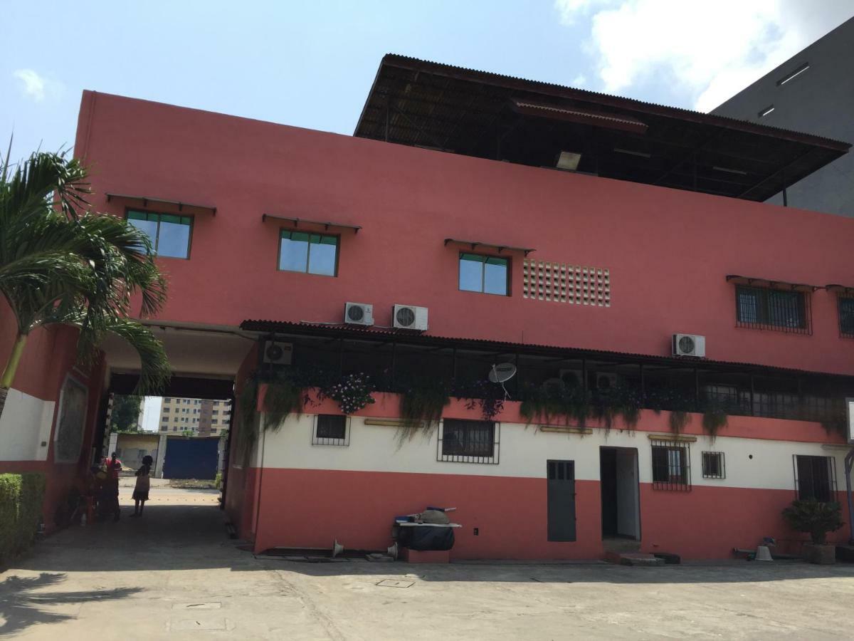 Petit Motel Beijing Abidjan Exterior photo